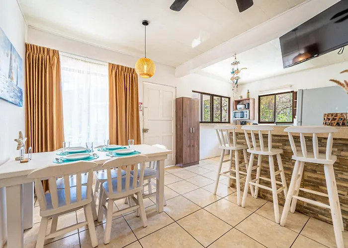 Apartamento Playas Del Coco W/ Pool: Walk To Beach! *